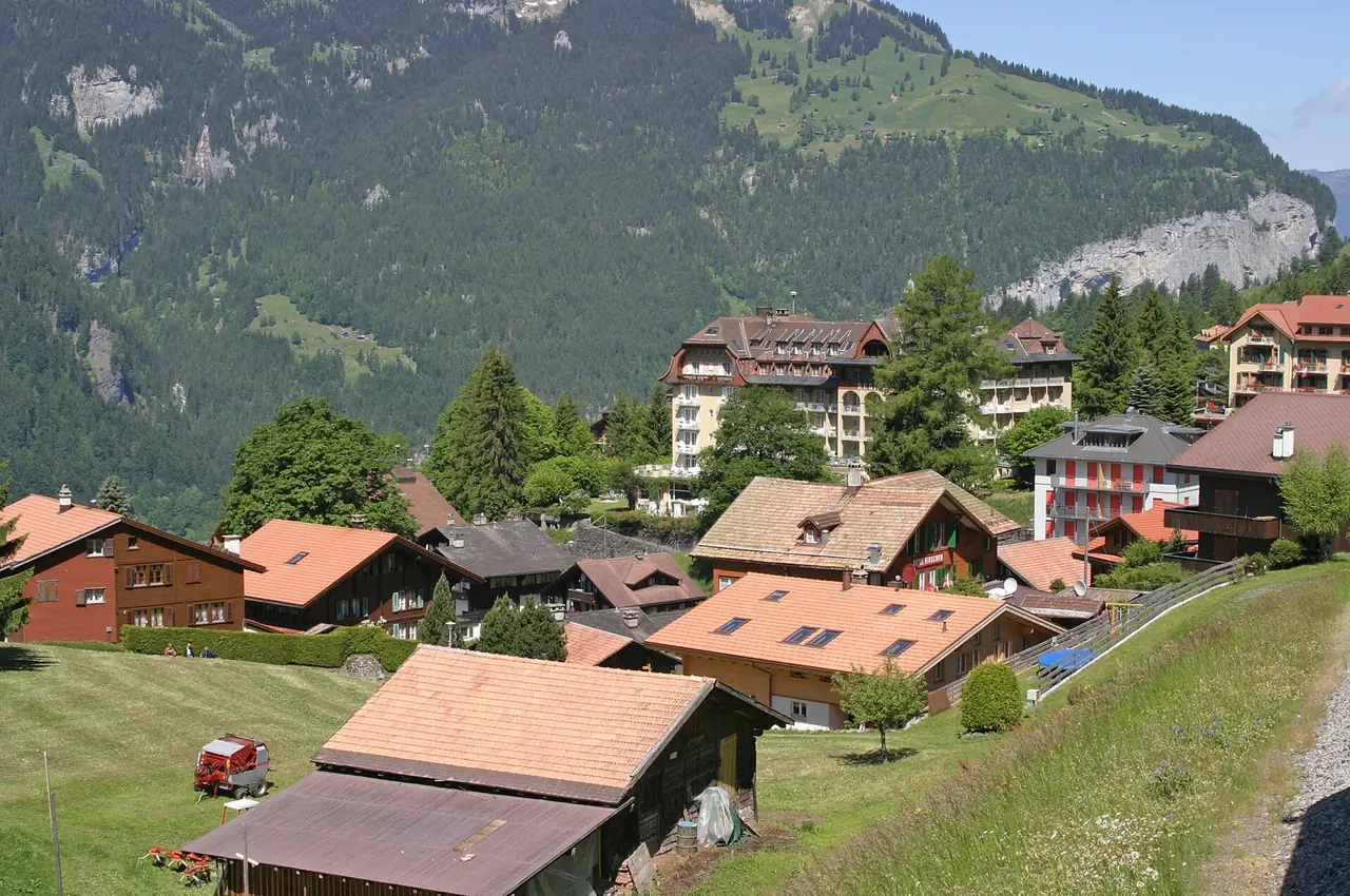 หมู่บ้านเวนเกนในเบอร์นีสโอเบอร์ลันด์ ภาพถ่ายจาก Wikimedia Commons