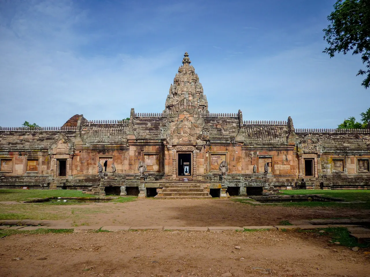 ภาพประกอบ อีสาน: ปราสาทพนมรุ้ง และพิมาย: ค่าเข้า เวลาเปิด เดินทาง