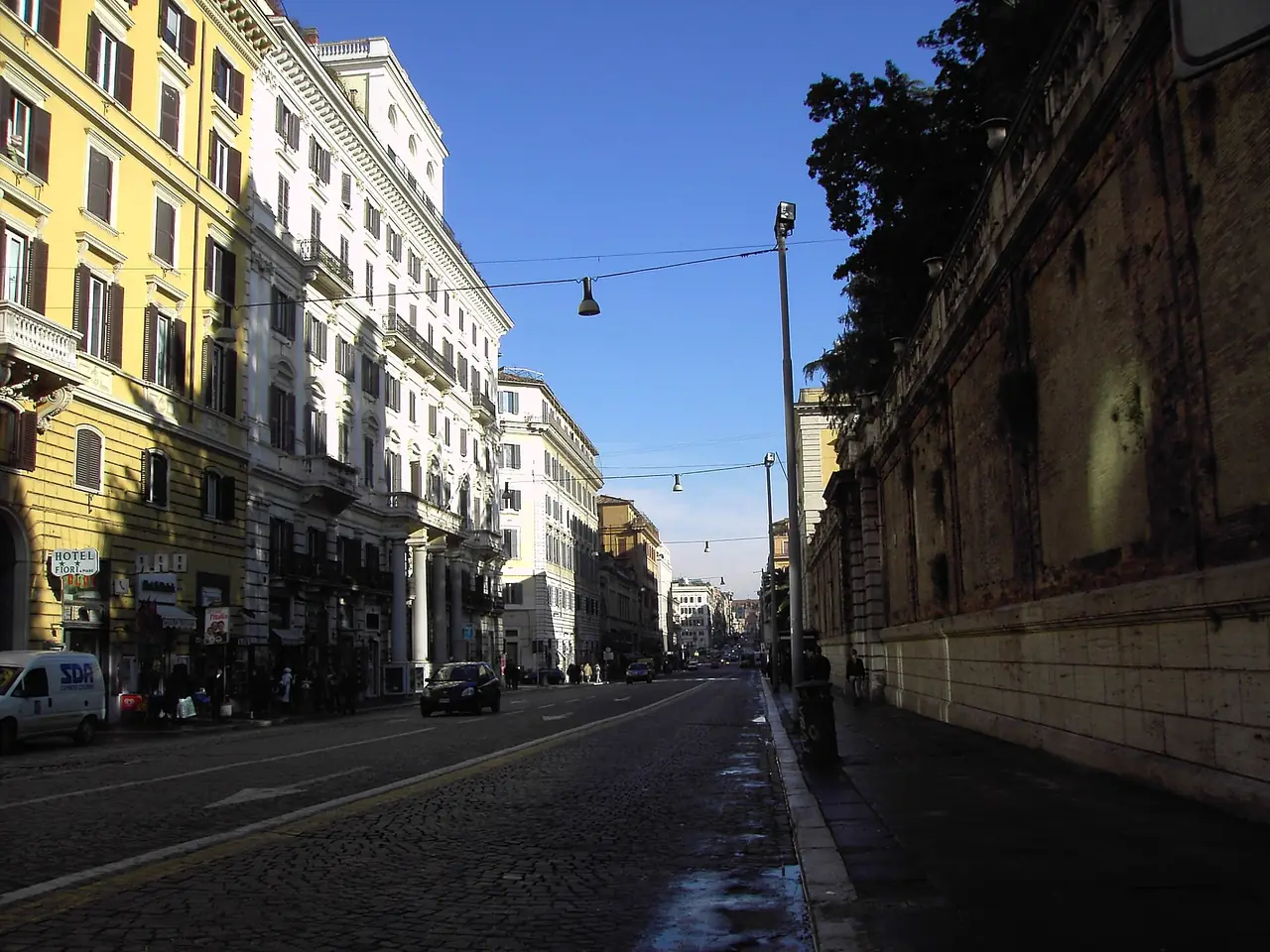 ถนน Via Nazionale ในกรุงโรม ภาพถ่ายจาก Wikimedia Commons