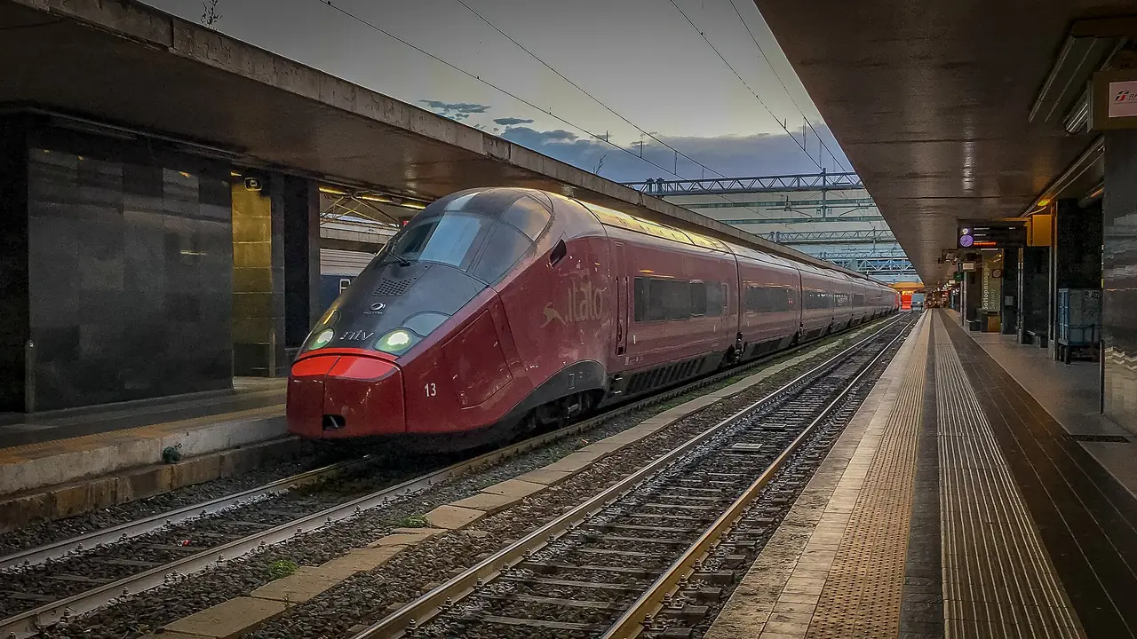 ภาพประกอบ อิตาลี: รถไฟอิตาลี โรม ฟลอเรนซ์ เวนิส: Italo เวลา ราคาเริ่มต้น