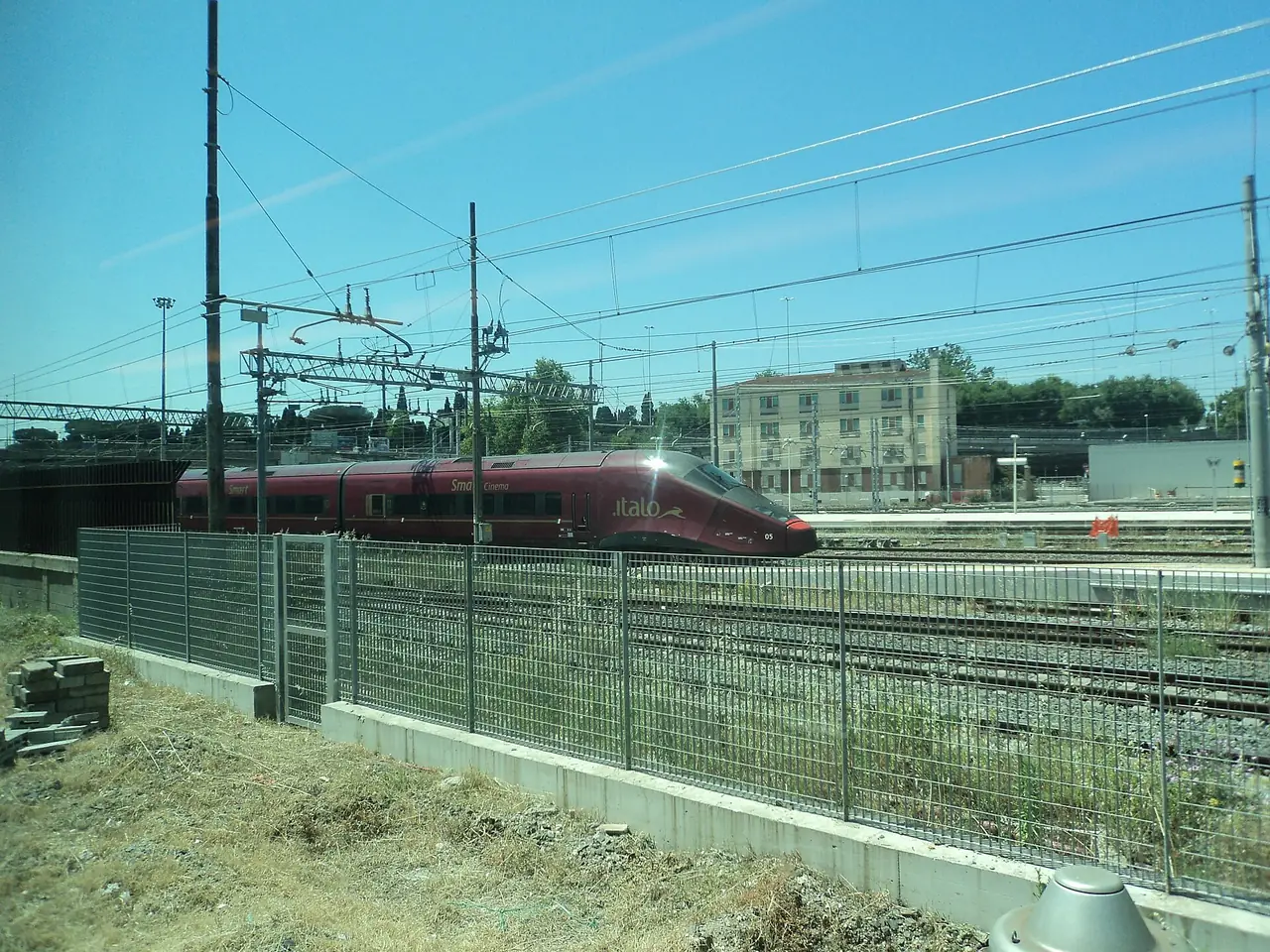 รถไฟ Italo ETR 575 วิ่งผ่านทาง ภาพถ่ายจาก Wikimedia Commons