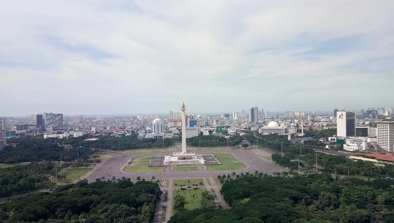ภาพประกอบ อินโดนีเซีย: โมนัส จาการ์ตา ค่าขึ้นยอด 24,000 รูเปียห์ เวลาเปิด ตั๋ว