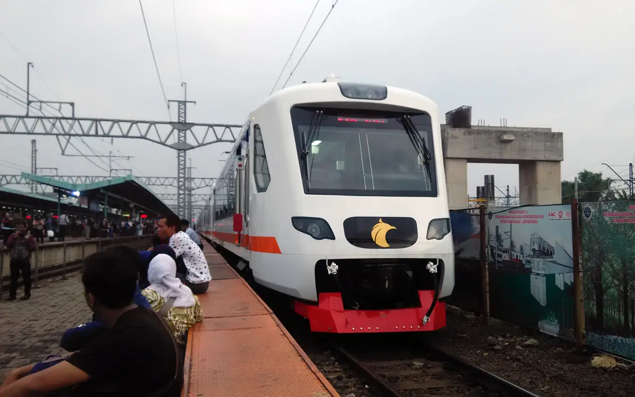 ภาพประกอบ อินโดนีเซีย: สนามบินจาการ์ตา CGK เข้าเมือง รถไฟ DAMRI แท็กซี่ ราคา