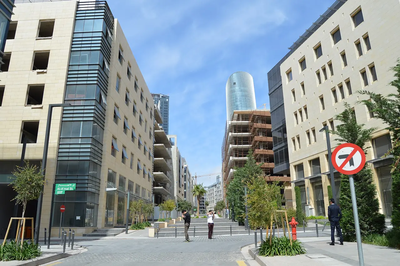 ถนนคนเดินย่าน Abdali ในกรุงอัมมาน ภาพจาก Wikimedia Commons ผู้ถ่าย Eurovaran สัญญา CC BY-SA 4.0