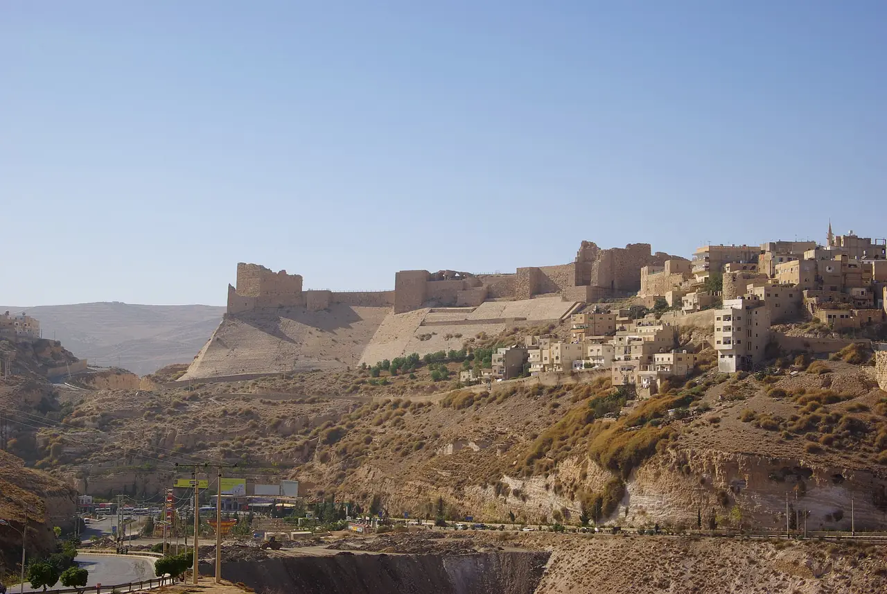 ปราสาทคารัก (Karak Castle) ทางใต้ของอัมมาน ซึ่งอยู่ในรายการสถานที่ของ Jordan Pass ภาพจาก Wikimedia Commons ผู้ถ่าย Berthold Werner สัญญา CC BY 3.0