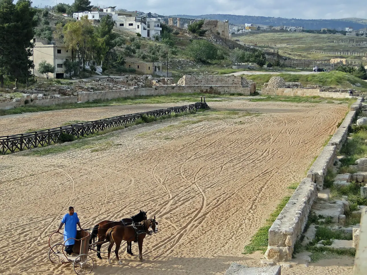 สนาม Hippodrome ของเจราช ภาพจาก Wikimedia Commons ผู้ถ่าย Bernard Gagnon สัญญา CC BY-SA 3.0