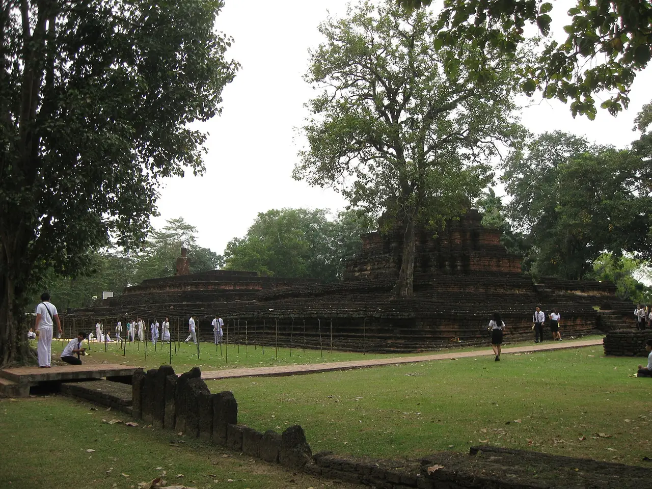 วัดพระแก้ว วัดหลวงขนาดใหญ่กลางเมืองเก่า