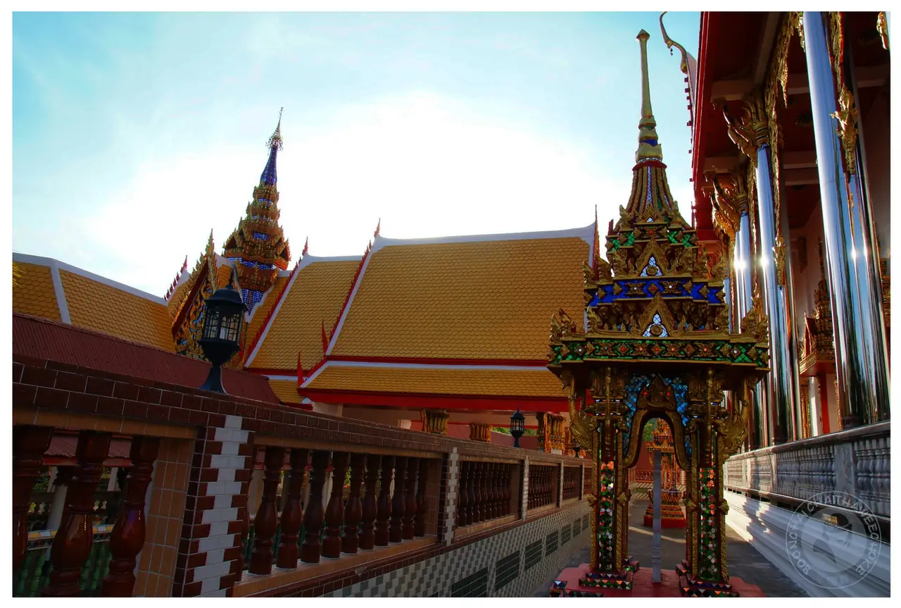 วัดวังก์วิเวการามที่สังขละบุรี ภาพถ่ายจาก Wikimedia Commons