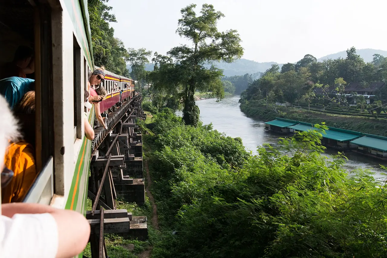 สะพานวังโพ (Wang Pho Viaduct) ภาพถ่ายจาก Wikimedia Commons