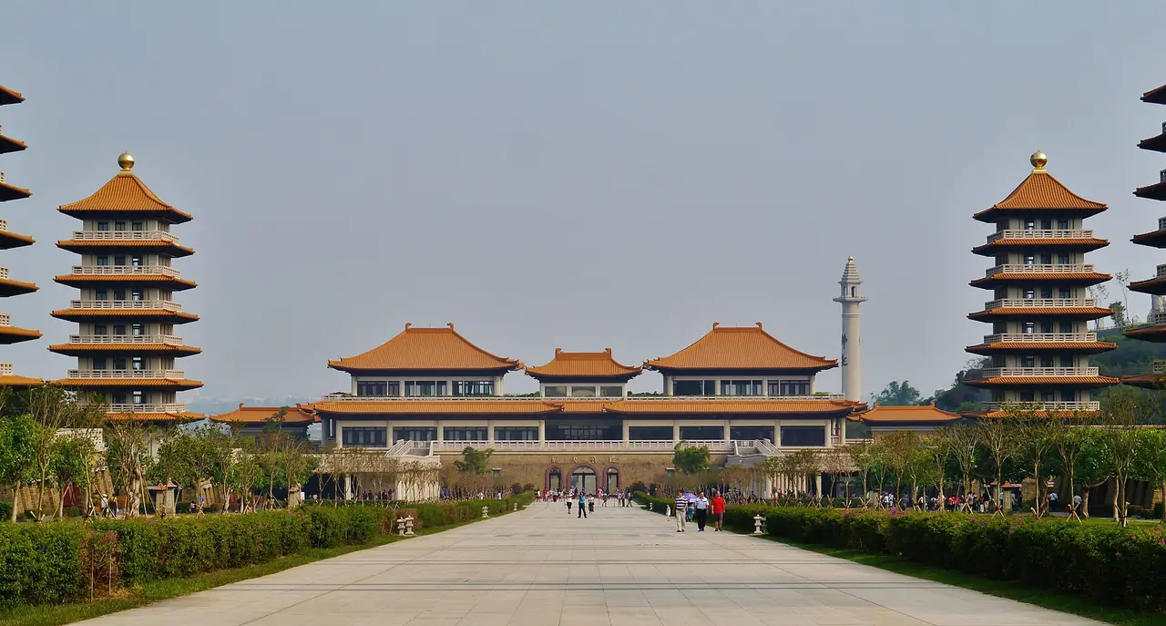 เจดีย์และศาลาหลักที่ Fo Guang Shan Buddha Museum
