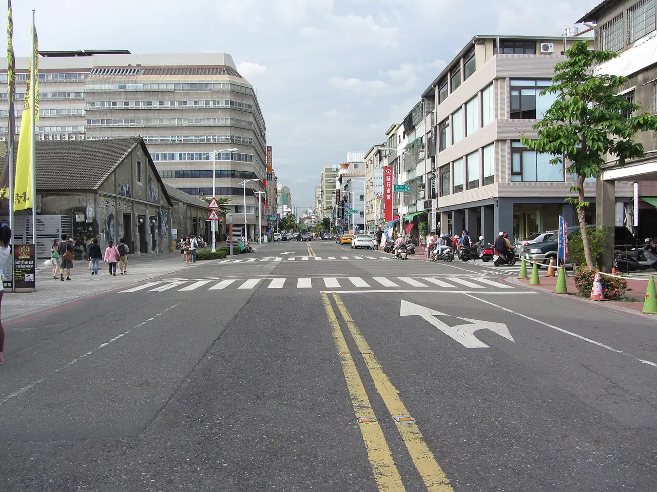 ถนน Dayong หน้า Pier-2 Art Center ที่เว็บทางการให้เป็นจุดเดินจากสถานี Yanchengpu