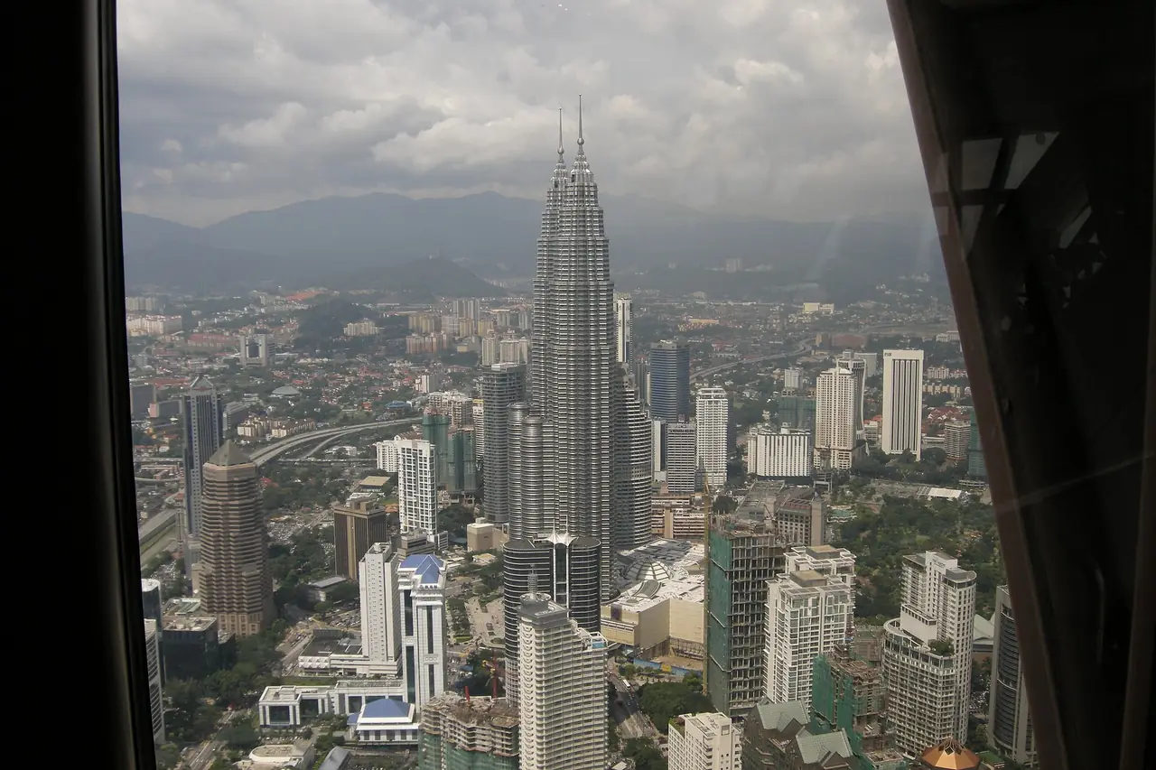 ตึกแฝด Petronas มองจากจุดชมวิวของ KL Tower