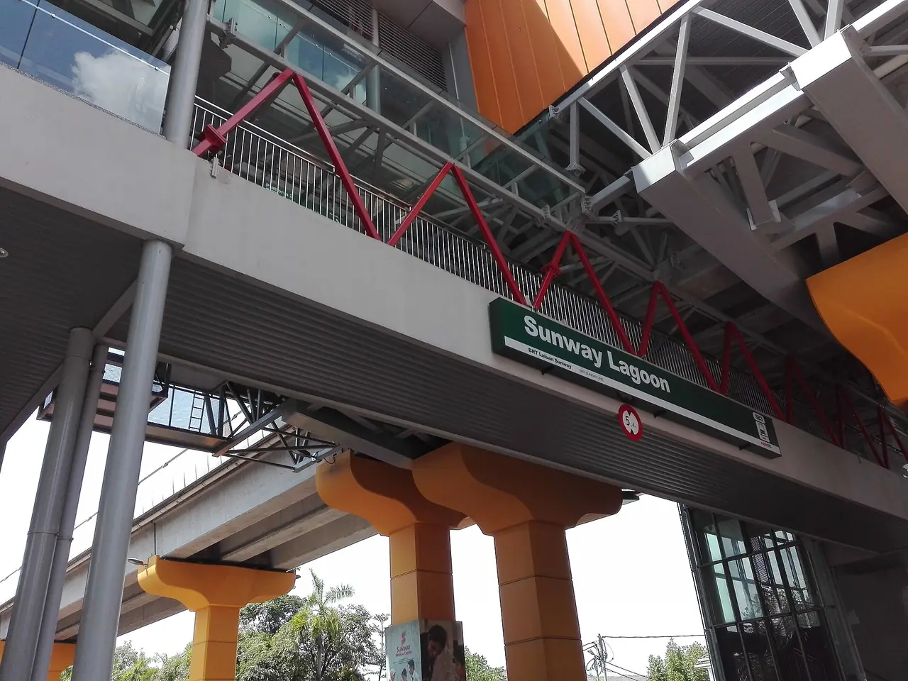 ป้ายสถานี BRT Sunway Lagoon สถานีที่ใกล้สวนสนุกที่สุด