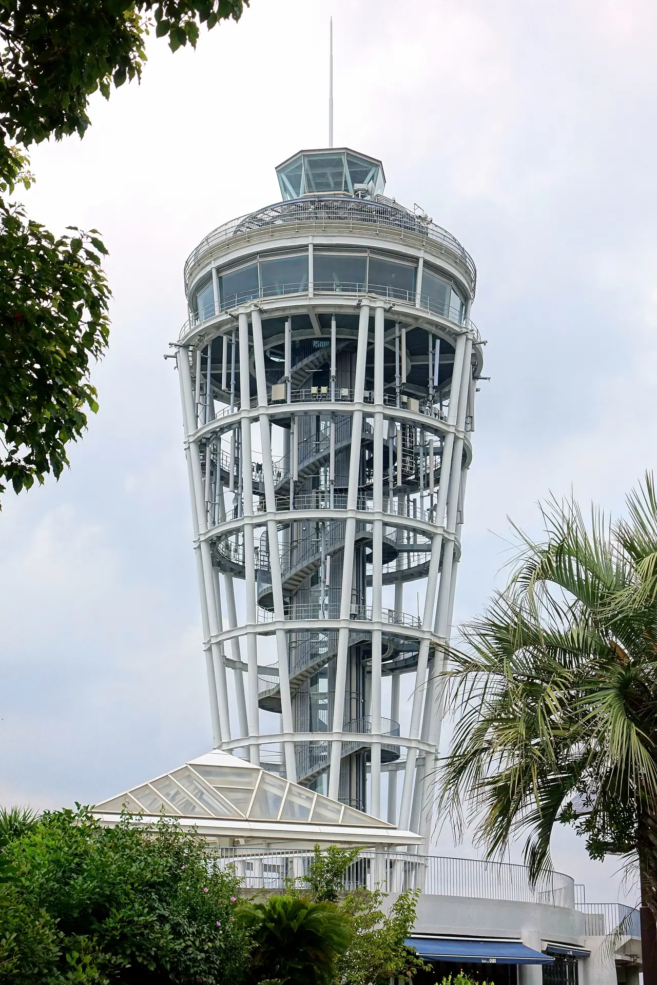 หอ Enoshima Sea Candle ในสวน Samuel Cocking (ภาพหอคอย)
