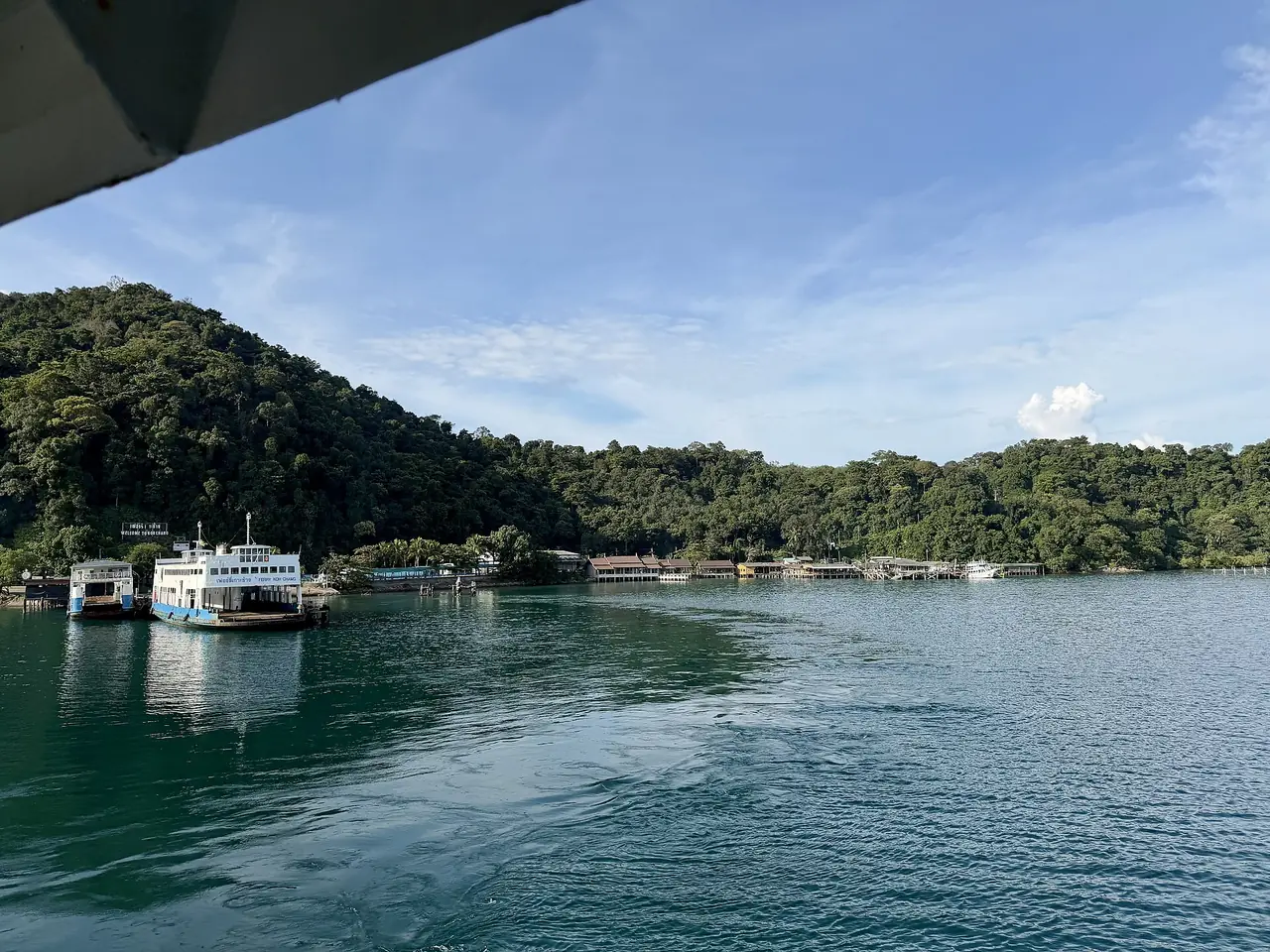 ภาพประกอบ เกาะช้าง: เรือเฟอร์รี่เกาะช้าง ค่าเรือ ตารางเรือ กรุงเทพ-ตราด 2569