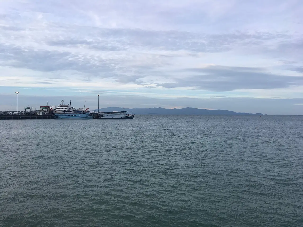 ภาพประกอบ เกาะพะงัน: เรือไปเกาะพะงัน ตารางเรือ ราคา ท่าเรือท้องศาลา เรือกลางคืน