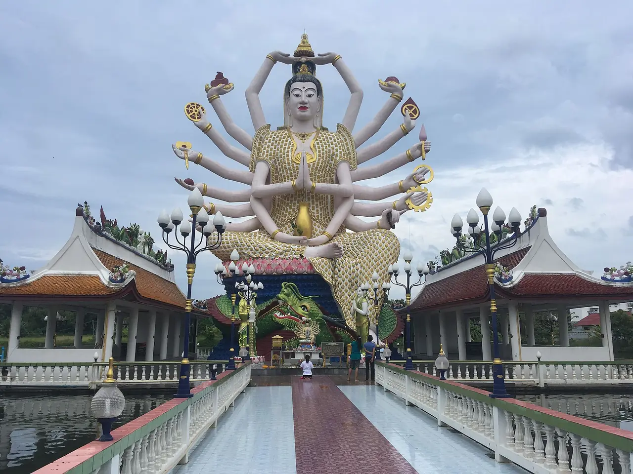 รูปกวนอิมที่วัดปลายแหลม ภาพถ่ายจาก Wikimedia Commons