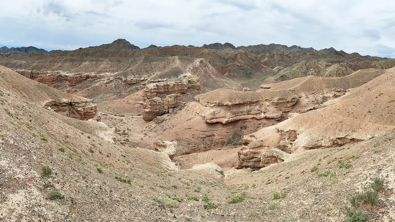 ชารินแคนยอนและเส้นทางลงหุบเขา ภาพถ่ายจาก Wikimedia Commons