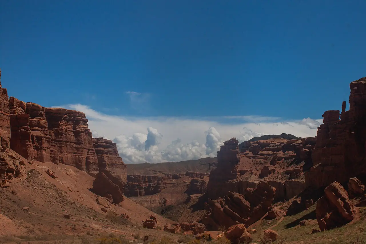 หุบเขาปราสาทในชารินแคนยอน ภาพถ่ายจาก Wikimedia Commons