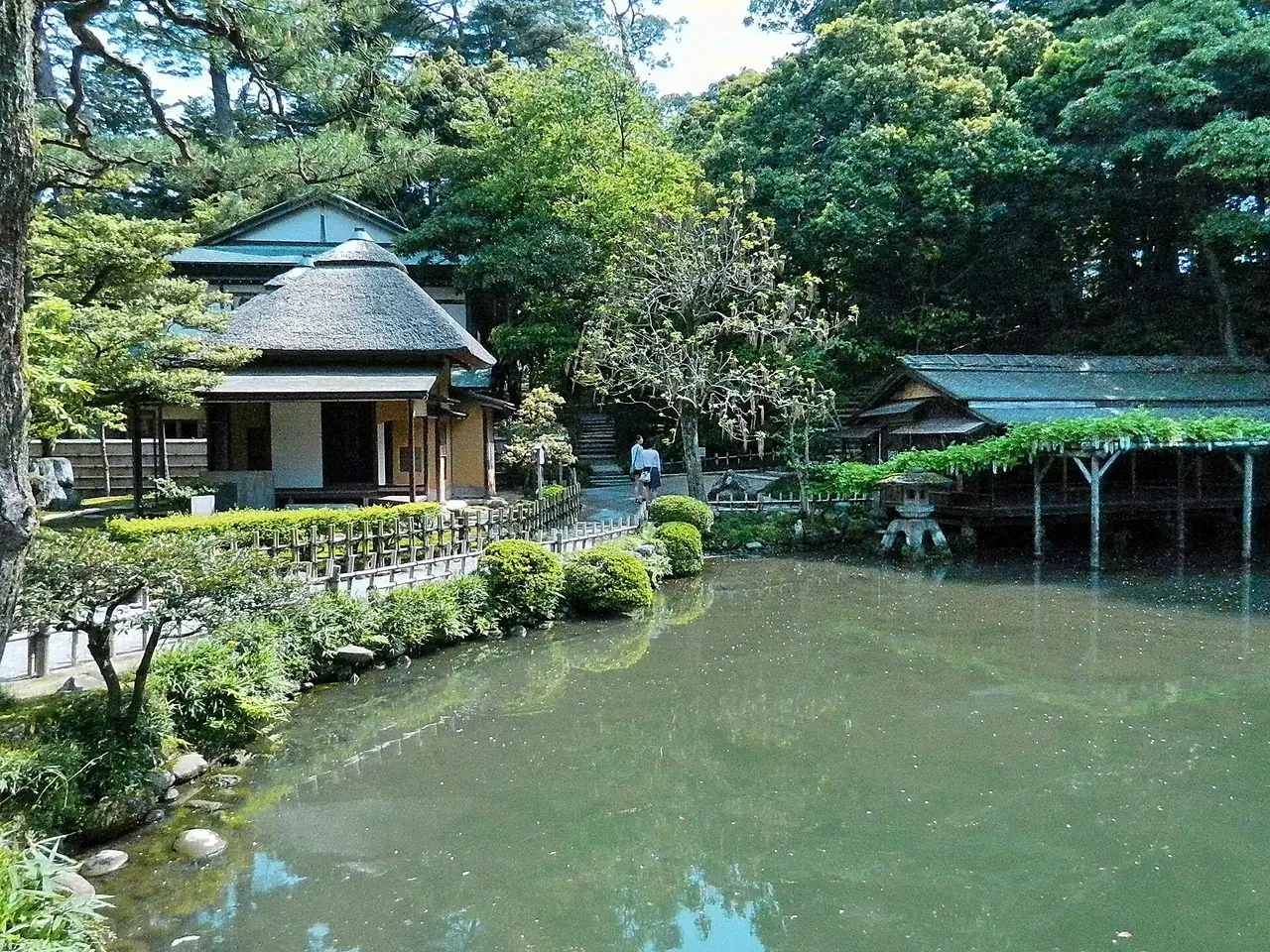 ยูงาโอเตอิ บ้านน้ำชาริมบ่อ ภาพจากผู้ถ่ายบน Wikimedia Commons