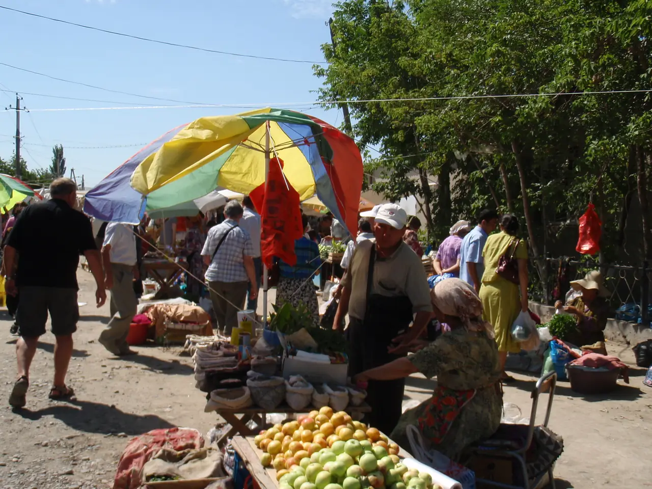 ตลาดผลไม้ในเมืองเติร์กิสถาน ภาพเก่าจาก Wikimedia Commons ผู้ถ่าย Raki_Man สัญญา CC BY 3.0 ภาพนี้เป็นภาพประกอบบรรยากาศเมือง ไม่ได้บอกว่าตลาดยังเปิดที่เดิม