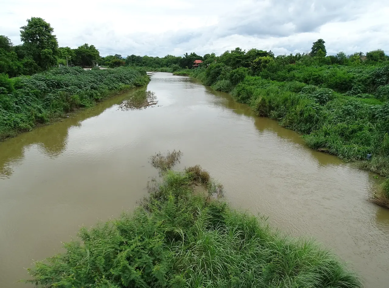 แม่น้ำวังมองจากสะพานในเมืองลำปาง