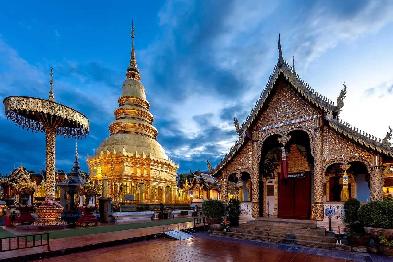 ภาพลำพูน: จังหวัดเล็กเงียบสงบที่เต็มไปด้วยวัดหริภุญชัย หมู่บ้านผ้าทอ และภูเขา อยู่ใต้เชียงใหม่ลงมาไม่ไกล