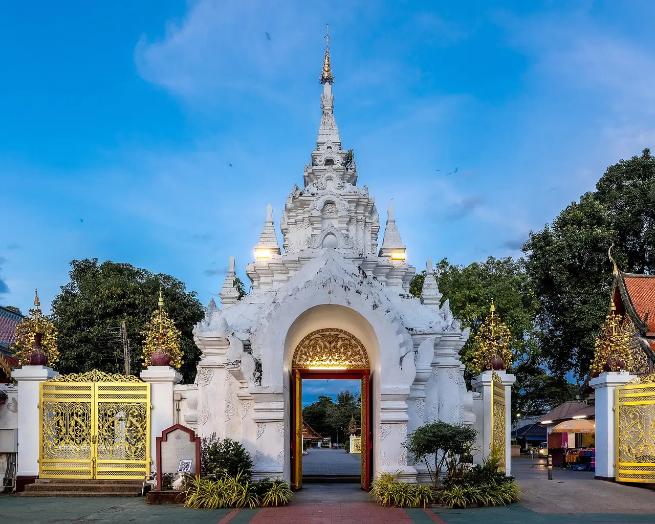 ภาพประกอบ ลำพูน: วัดพระธาตุหริภุญชัย ลำพูน เวลา ค่าเข้า พิพิธภัณฑ์หริภุญไชย