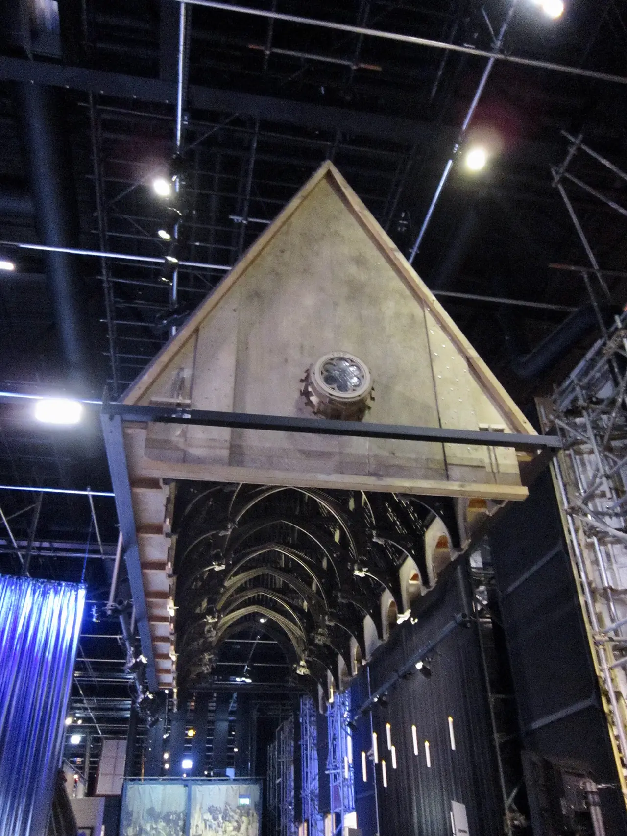 ภายในอาคารสตูดิโอที่ Warner Bros. Studio Tour London ภาพถ่ายจาก Wikimedia Commons