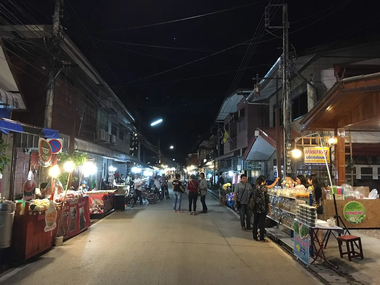 ภาพประกอบ เลย: ถนนคนเดินเชียงคาน: เวลา ตักบาตร แก่งคุดคู้ ภูทอก