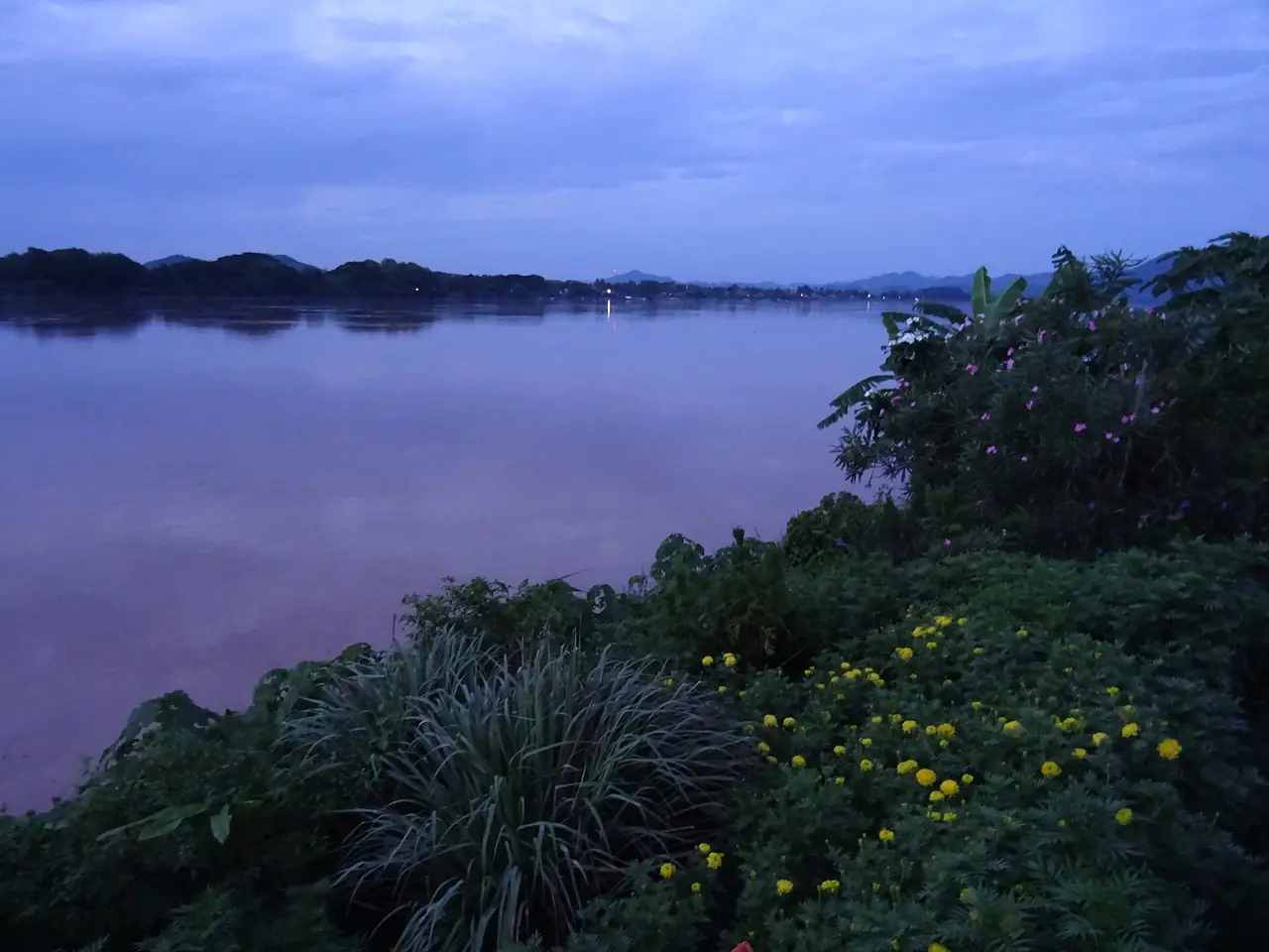 ภาพเลย: เมืองไม้เก่าริมโขง ภูเขา และอุทยานแห่งชาติ ห่างตัวเมืองเลยราวหนึ่งชั่วโมง