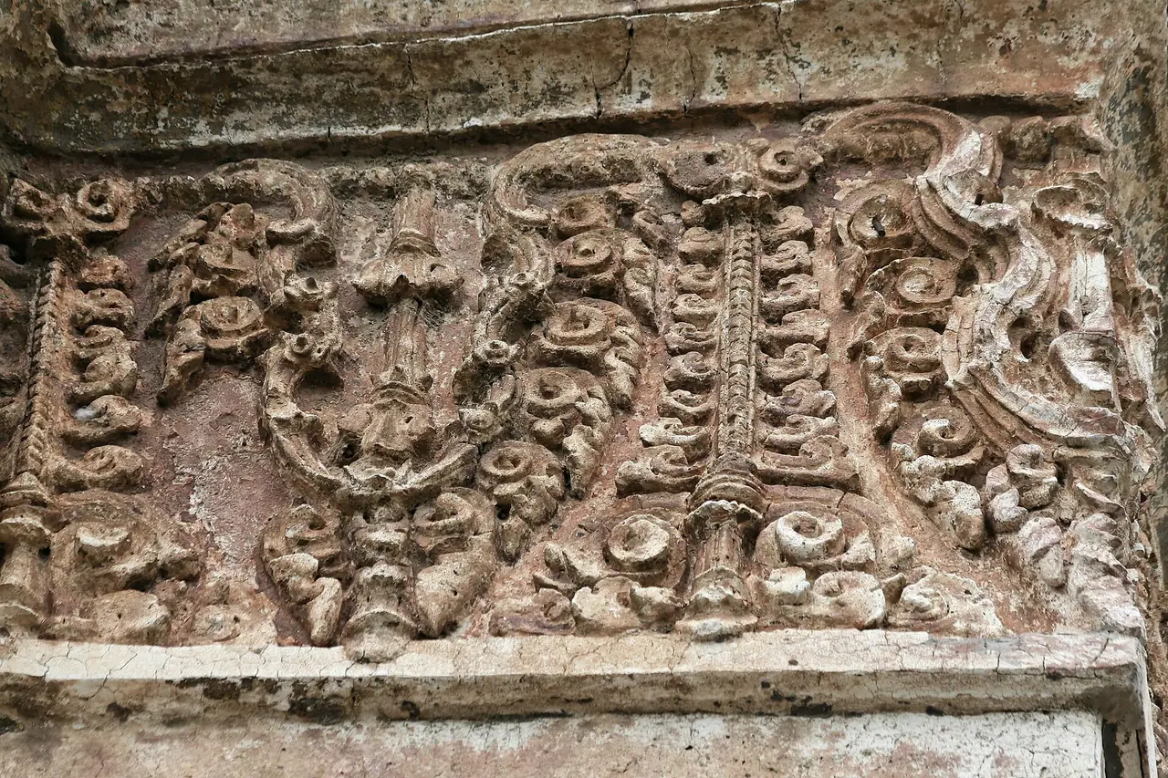 ลายปูนปั้นที่วัดพระศรีรัตนมหาธาตุ