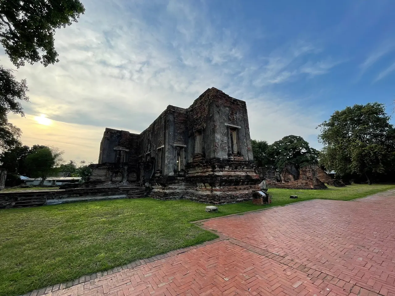พระที่นั่งไกรสรสีหราชหรือตำหนักทะเลชุบศร ภาพของ แอนเดอร์สัน จาก Wikimedia Commons ใบอนุญาต CC BY-SA 4.0