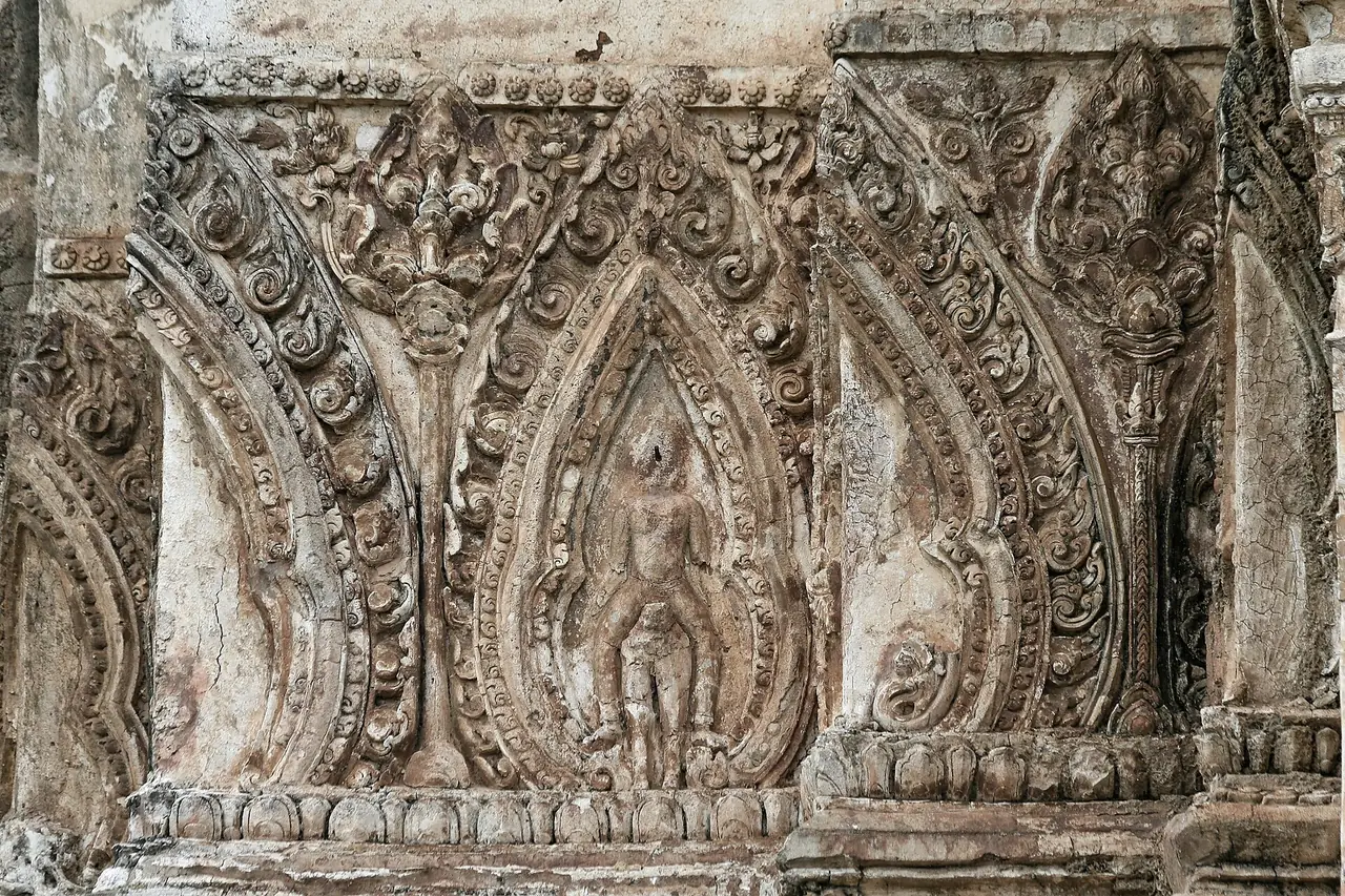 วัดพระศรีรัตนมหาธาตุ ลพบุรี ภาพของ Ddalbiez จาก Wikimedia Commons ใบอนุญาต CC BY-SA 3.0