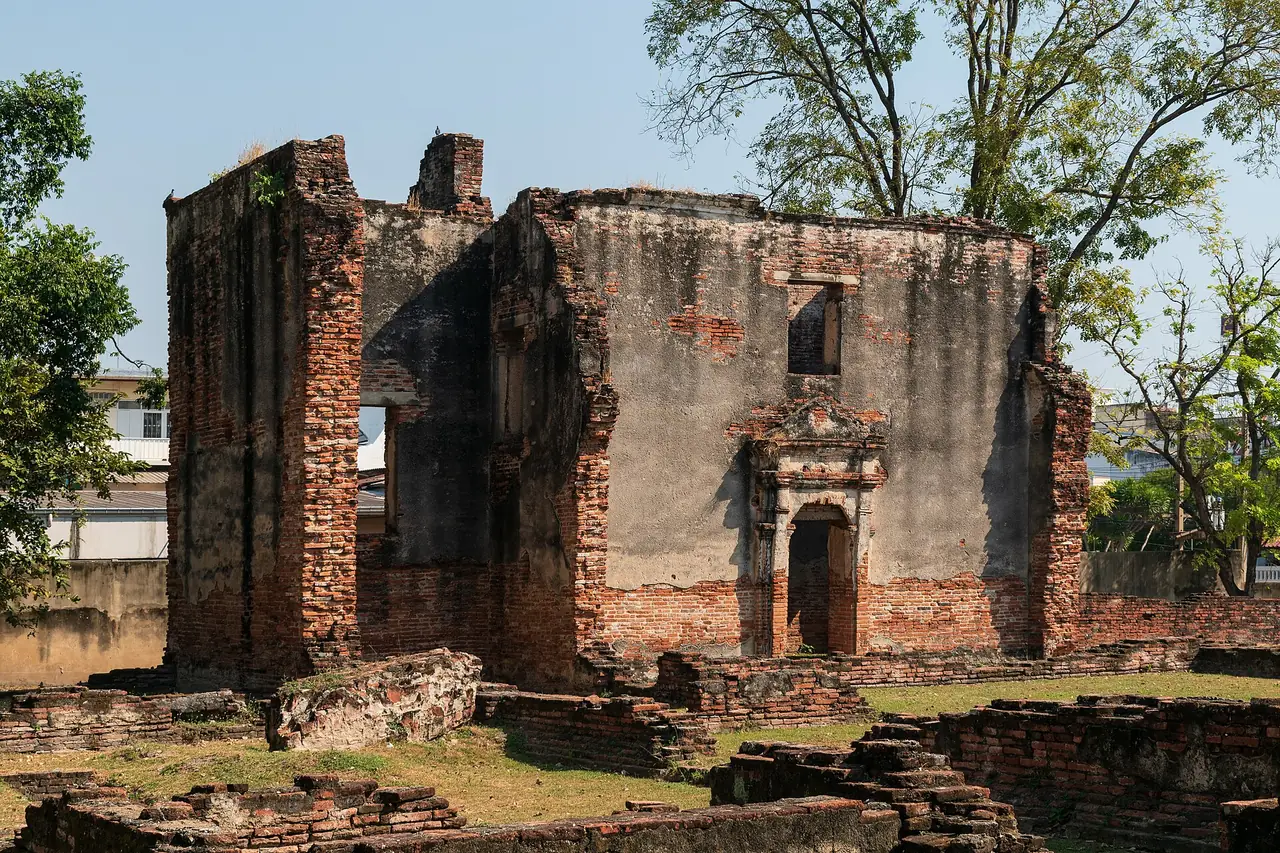 ภาพประกอบ ลพบุรี: บ้านวิชาเยนทร์ พระที่นั่งไกรสรสีหราช ทะเลชุบศร ค่าเข้า เวลา