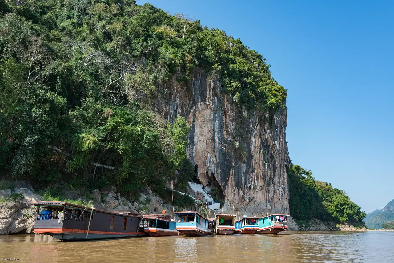 ภาพประกอบ ลาว: ถ้ำปากอู หลวงพระบาง ค่าเข้า เรือ ซางไฮ ล่องโขงยามเย็น