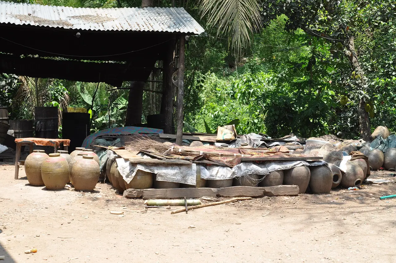 โอ่งหมักเหล้าที่หมู่บ้านซางไฮ (ภาพบรรยากาศ)