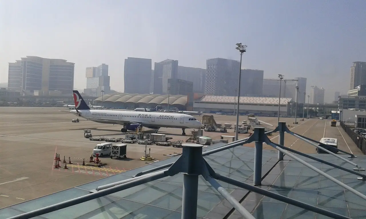 เครื่องบิน Air Macau ที่สนามบินนานาชาติมาเก๊า บนเกาะไทปา