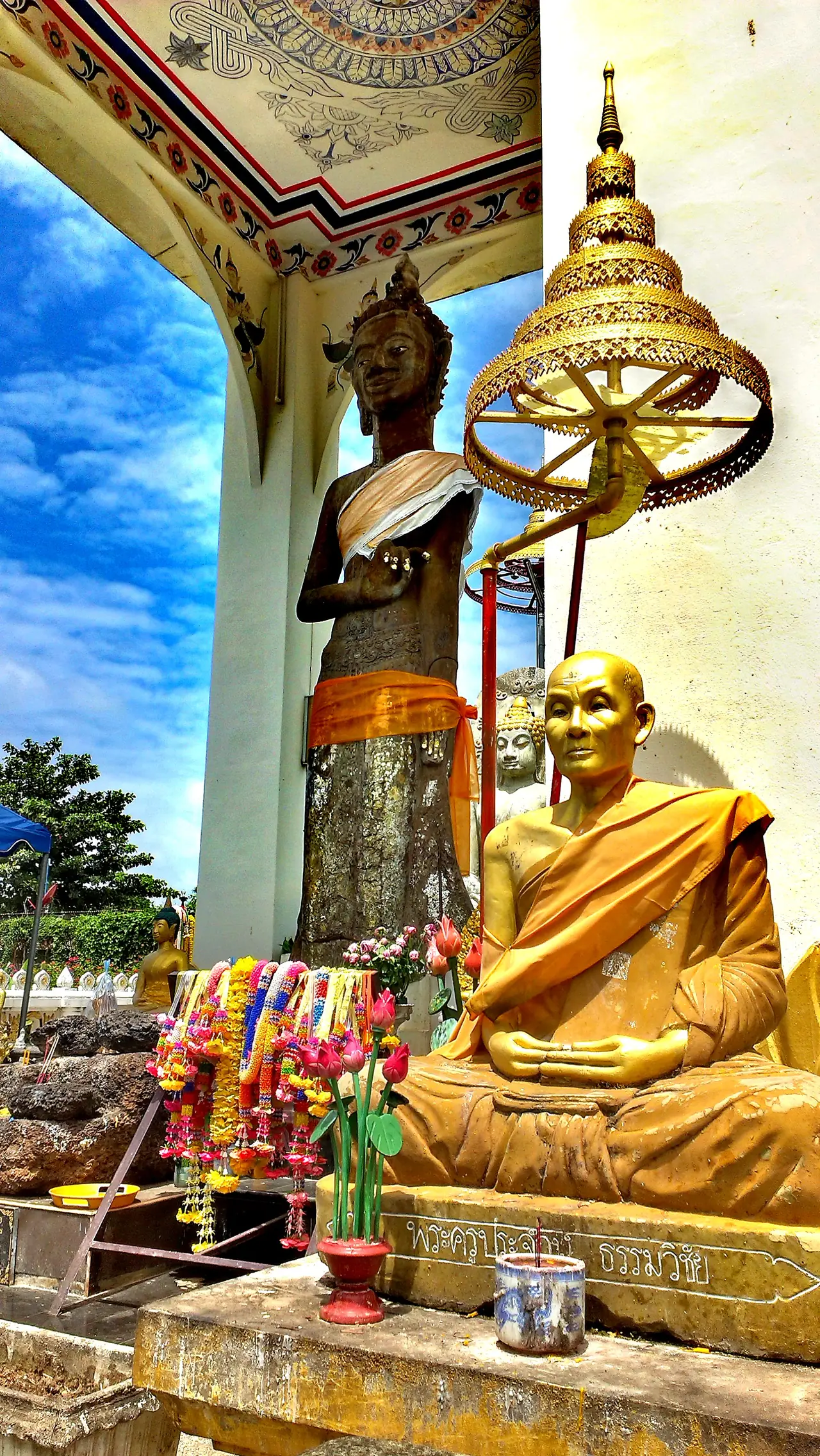 พระพุทธมิ่งเมืองที่วัดสุวรรณาวาส อำเภอกันทรวิชัย ตามคำอธิบายหมวดภาพบน Commons