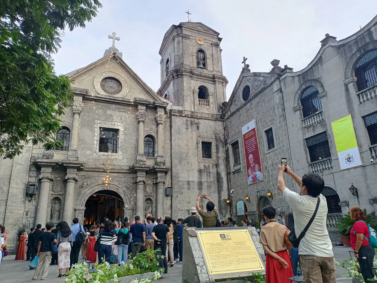 หน้าโบสถ์ San Agustin ในเมืองกำแพง Intramuros