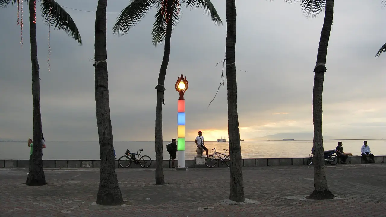 ริมอ่าวมะนิลา ย่าน Baywalk ที่ผู้คนมาดูพระอาทิตย์ตก (ภาพบรรยากาศ)