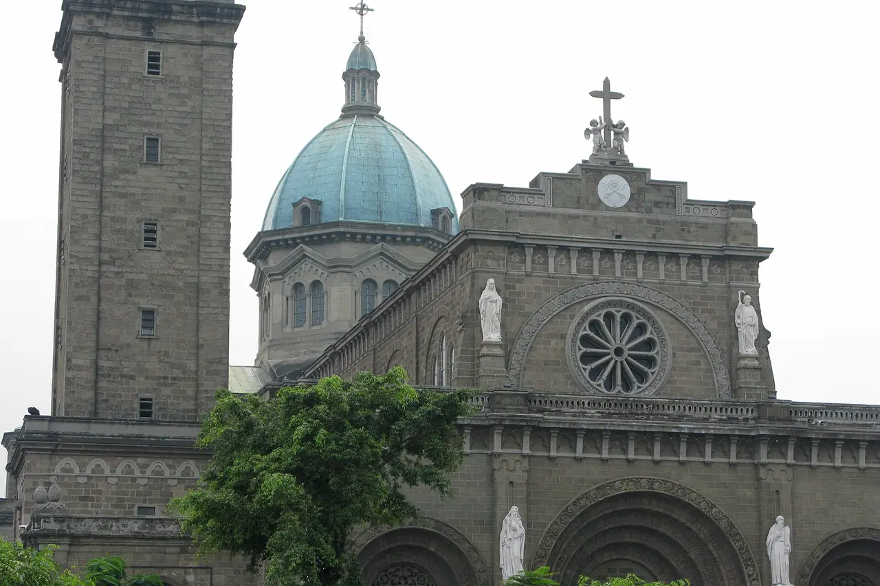 Manila Cathedral อาสนวิหารในเมืองกำแพง Intramuros