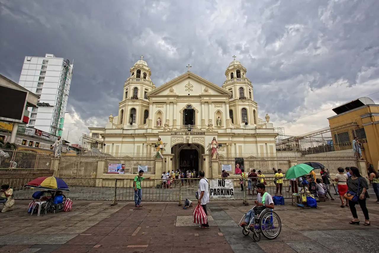 ด้านหน้าโบสถ์ Quiapo ที่เก็บรูป Black Nazarene