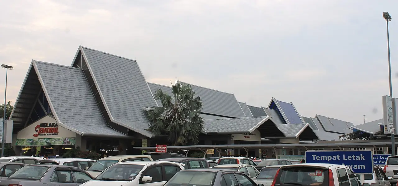 อาคารสถานีขนส่ง Melaka Sentral ที่รถทางไกลส่วนใหญ่จอดปลายทาง