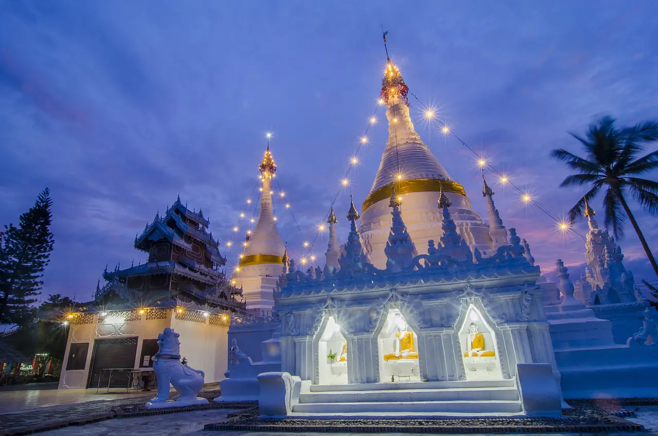 ภาพประกอบ แม่ฮ่องสอน: ดอยกองมู วัดจองคำ เมืองแม่ฮ่องสอน เที่ยวบิน ถนน 1095
