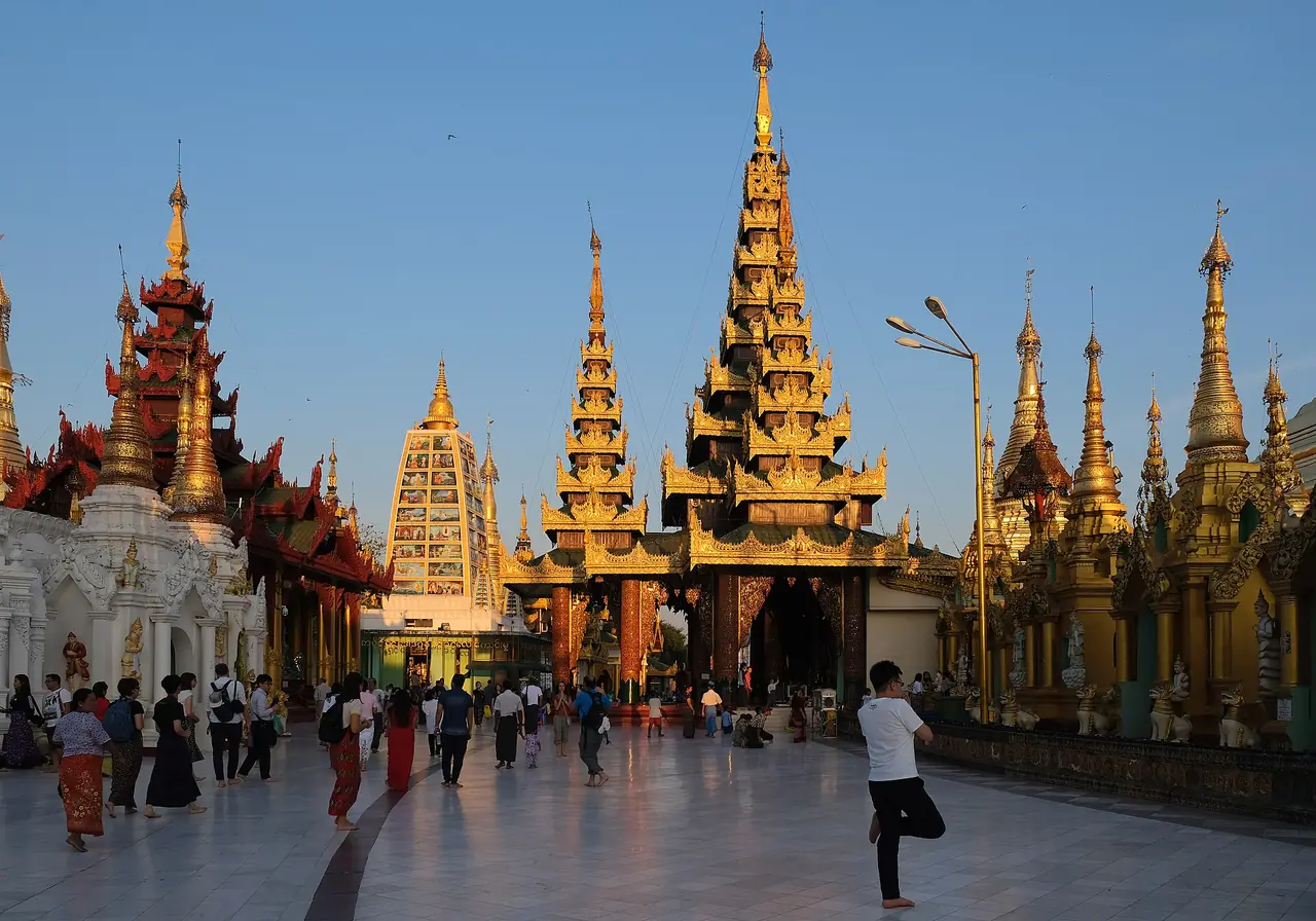 ภาพประกอบ เมียนมา: เจดีย์ชเวดากอง ย่างกุ้ง ค่าเข้า 20,000 จั๊ต เวลาเปิด 2569