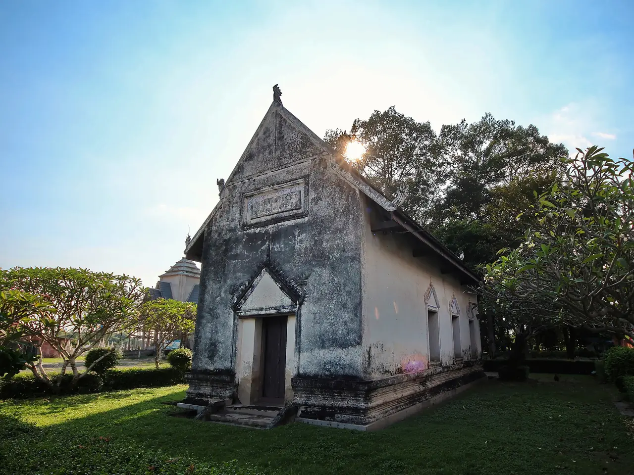 วัดทองหลาง นครนายก ภาพของ Kriengsak Jirasirirojanakorn จาก Wikimedia Commons ใบอนุญาต CC BY-SA 4.0