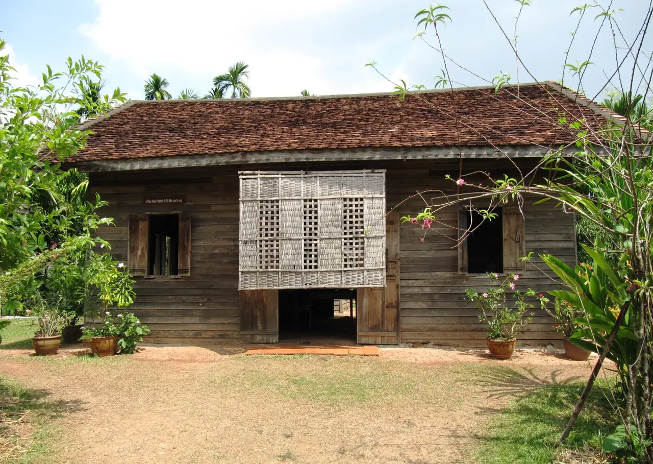 บ้านไม้ที่โฮจิมินห์เคยพักที่บ้านนาจอก จังหวัดนครพนม