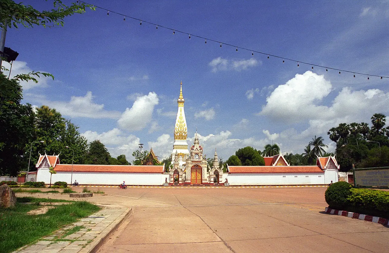 ภาพประกอบ นครพนม: วัดพระธาตุพนม ธาตุพนม เวลาเปิด งานนมัสการ การเดินทาง