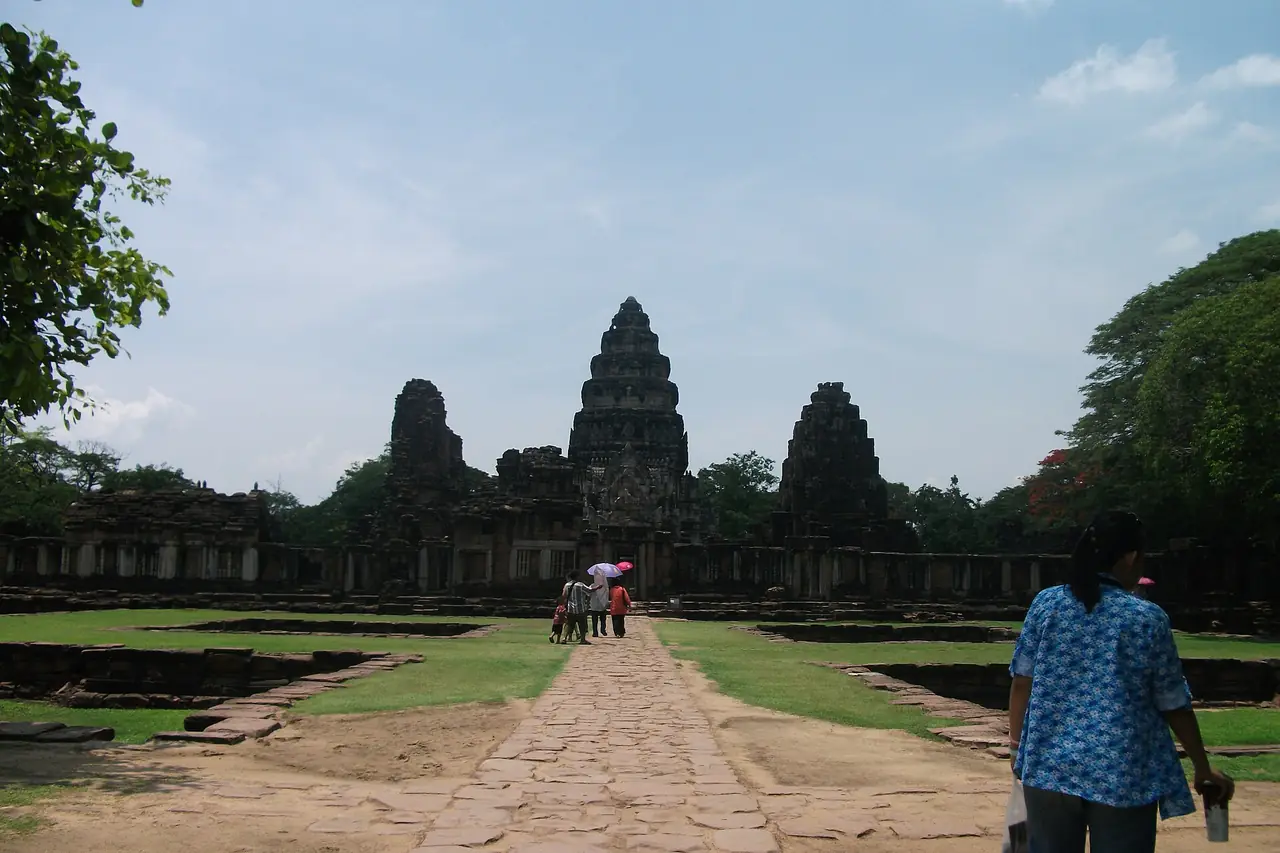 ภาพประกอบ นครราชสีมา: ปราสาทหินพิมาย ค่าเข้า เวลาเปิด เดินทางจากโคราช